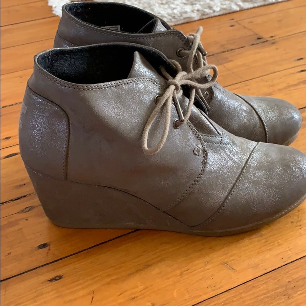 TOMS wedges